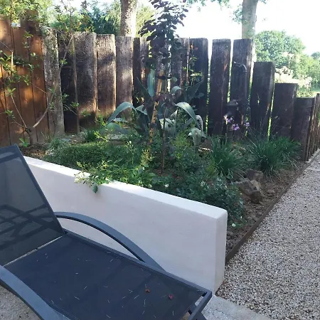 Meuble Avec Terrasse Axe Rennes Saint Malo Сasa de vacaciones *